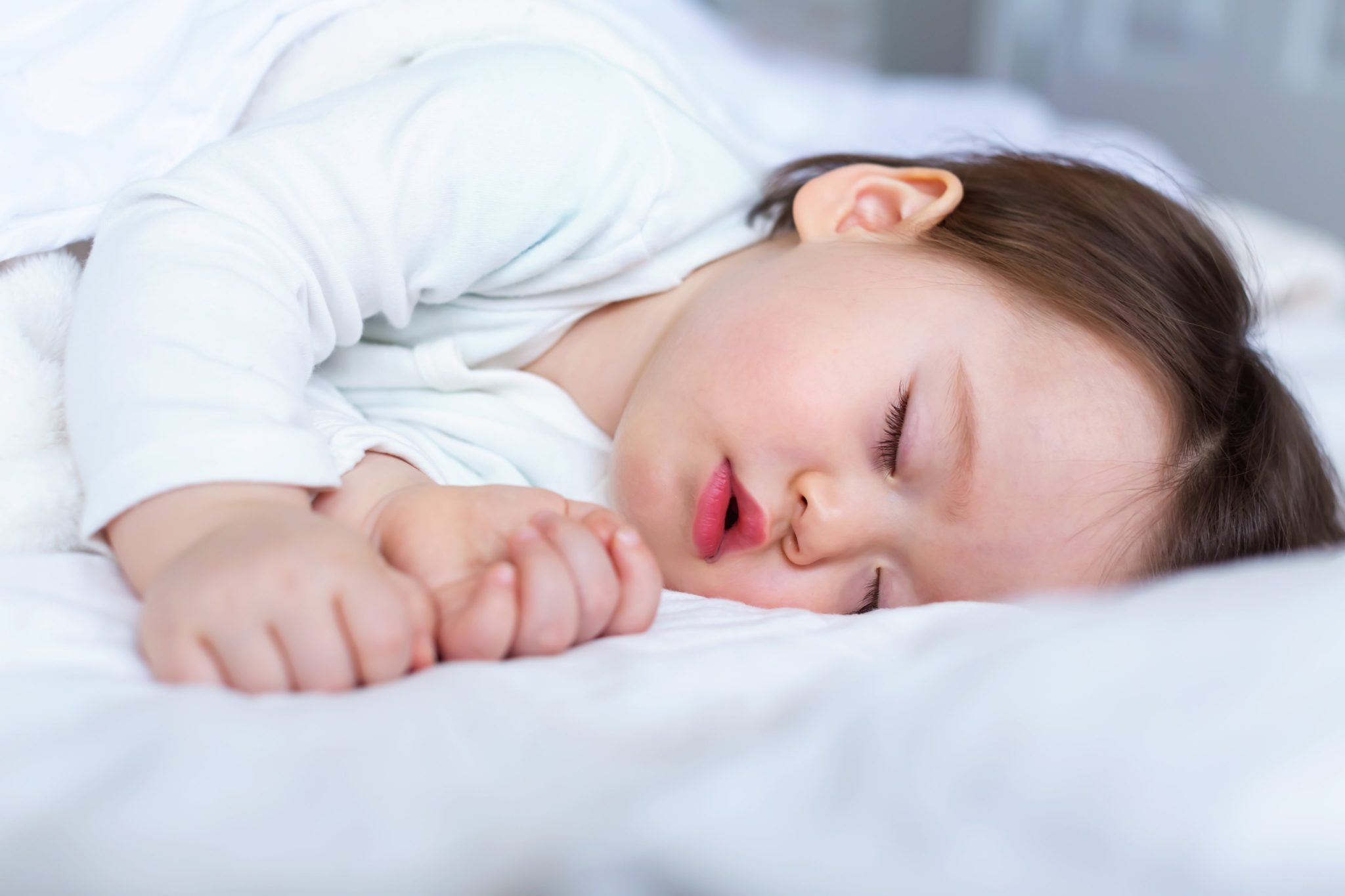Bỏ túi cách tập ngủ xuyên đêm cho các bé đang bú mẹ